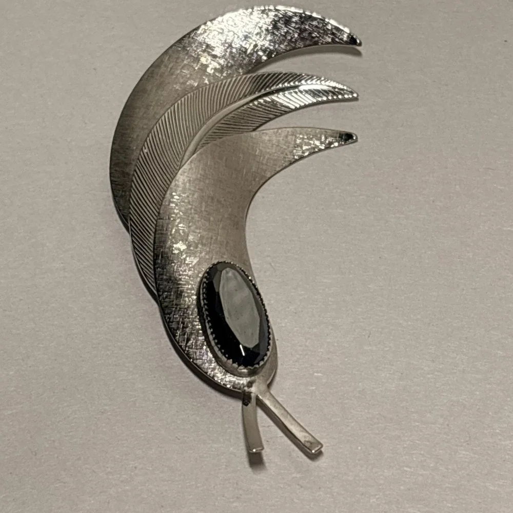 Unbranded‎ Feather Brooch Women OS Silver Black Excellent Vintage Layered Plume